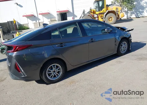 2018 Toyota Prius Prime Plus из США, поврежденный, VIN JTDKARFP7J3075731